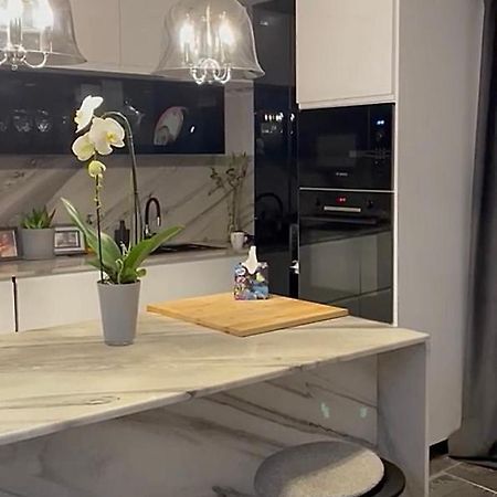 Casa In Inima Capitalei Villa Bukares Bagian luar foto