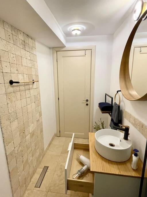 Casa In Inima Capitalei Villa Bukares Bagian luar foto