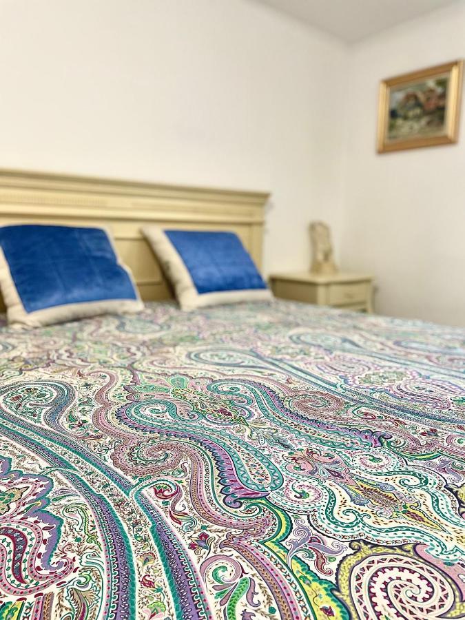 Casa In Inima Capitalei Villa Bukares Bagian luar foto