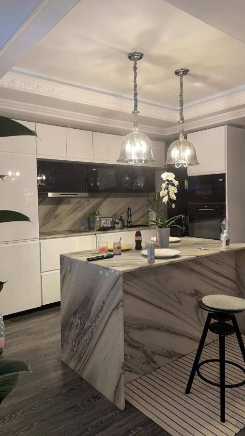 Casa In Inima Capitalei Villa Bukares Bagian luar foto
