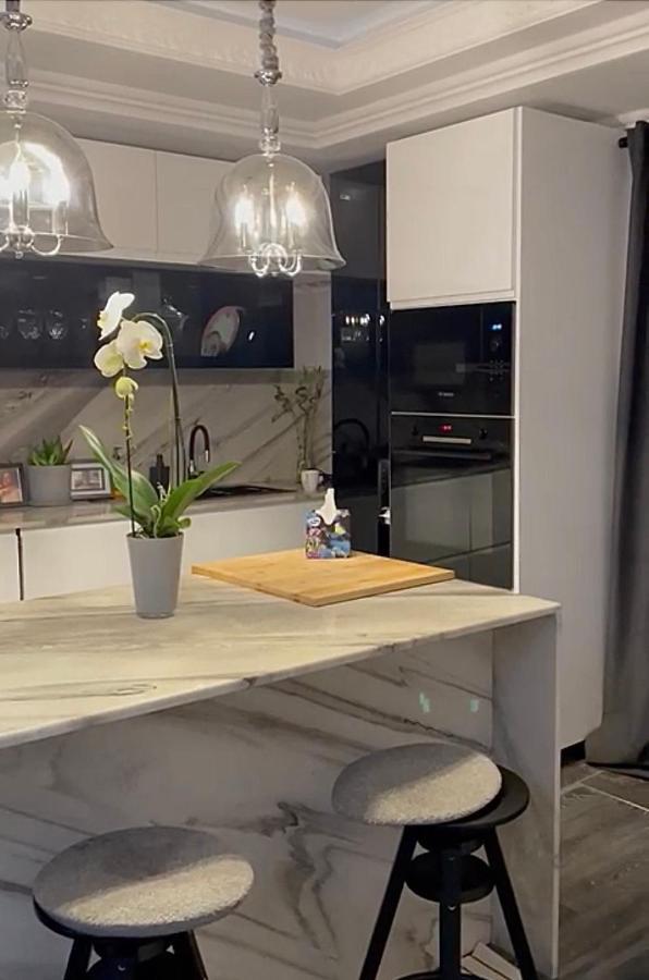 Casa In Inima Capitalei Villa Bukares Bagian luar foto