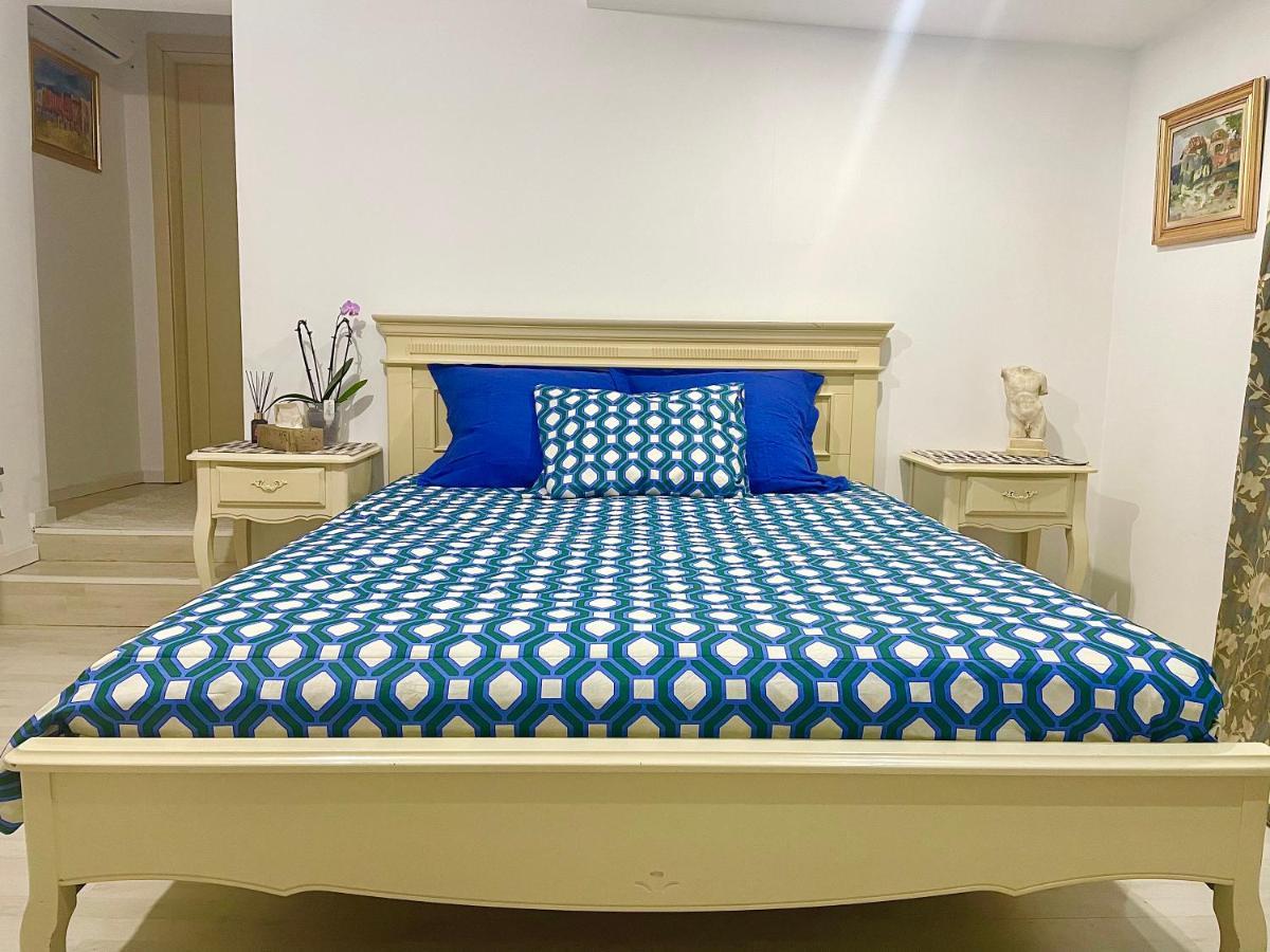 Casa In Inima Capitalei Villa Bukares Bagian luar foto