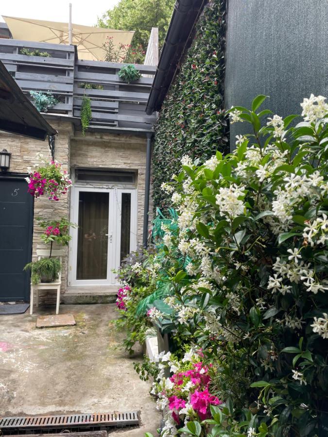 Casa In Inima Capitalei Villa Bukares Bagian luar foto
