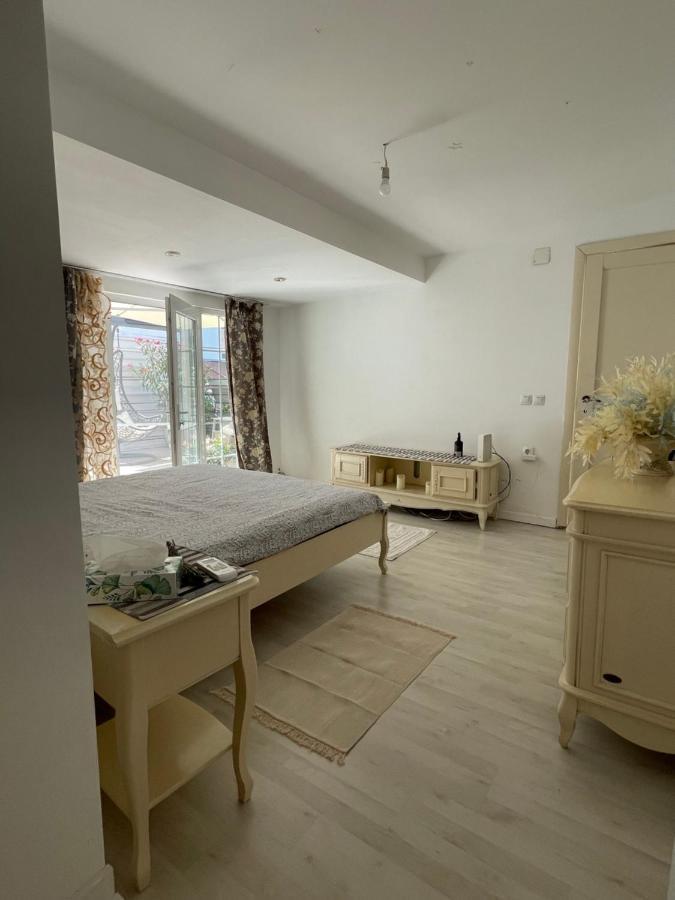 Casa In Inima Capitalei Villa Bukares Bagian luar foto
